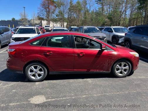 Red 2013 Ford Focus SE