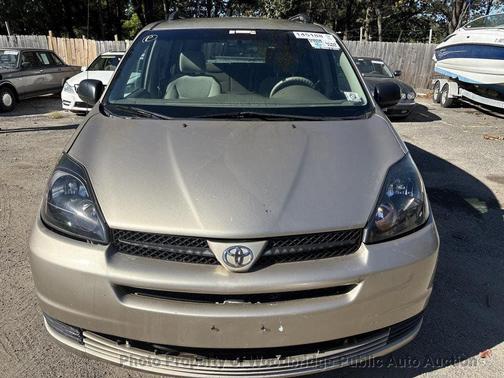 2005 Toyota Sienna LE