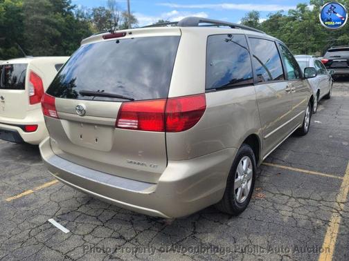 2005 Toyota Sienna LE
