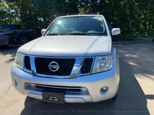 2011 Nissan Pathfinder LE