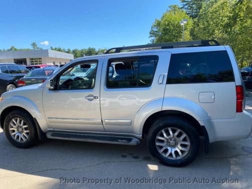 2011 Nissan Pathfinder LE