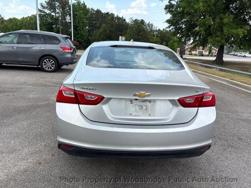 Silver Ice Metallic 2018 Chevrolet Malibu LT