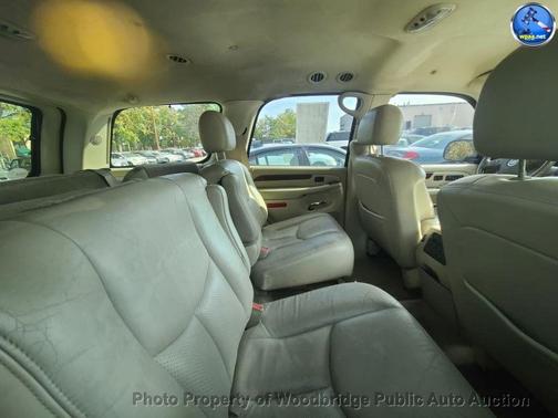 2004 Cadillac Escalade Base