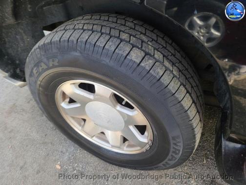 2004 Cadillac Escalade Base
