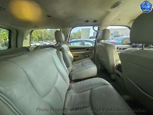 2004 Cadillac Escalade Base