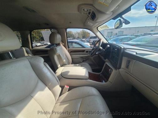 2004 Cadillac Escalade Base