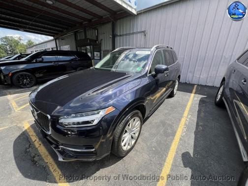 2016 Volvo XC90 T6 Momentum