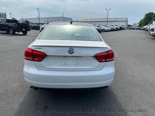 2015 Volkswagen Passat 1.8T Auto Sport