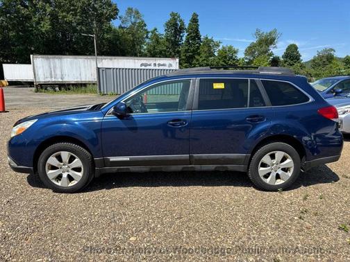 Blue 2010 Subaru Outback 2.5 i Premium