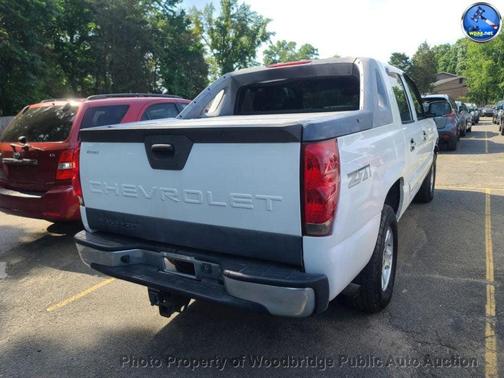 Summit White 2004 Chevrolet Avalanche 1500