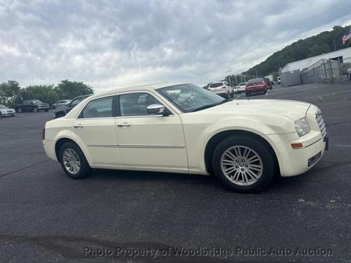 White 2010 Chrysler 300 Touring/Signature/Executive Series