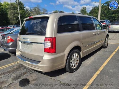 2014 Chrysler Town & Country Touring