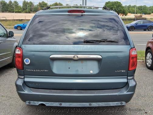 Green 2005 Chrysler Town & Country Limited