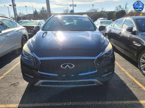 2017 INFINITI QX30 Premium