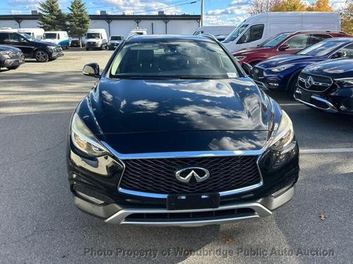 2017 INFINITI QX30 Premium