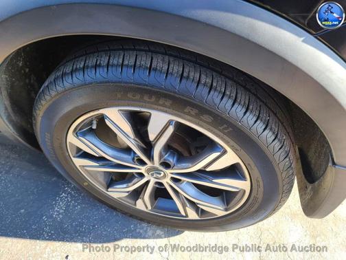 2017 INFINITI QX30 Premium