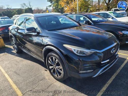 2017 INFINITI QX30 Premium