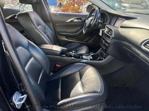 2017 INFINITI QX30 Premium