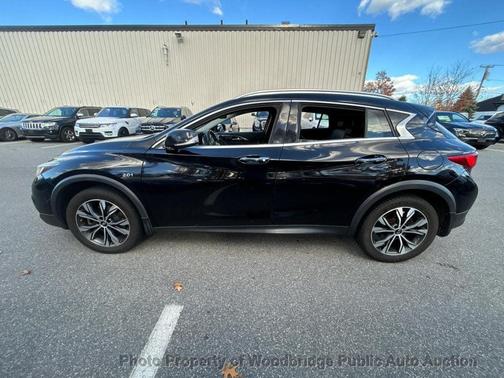 2017 INFINITI QX30 Premium
