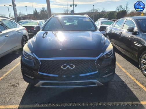 2017 INFINITI QX30 Premium