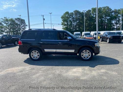 Tuxedo Black Metallic 2014 Lincoln Navigator Base