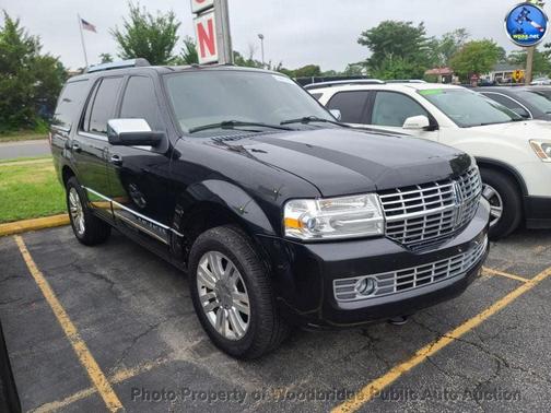 Tuxedo Black Metallic 2014 Lincoln Navigator Base