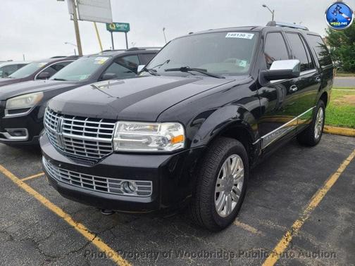 Tuxedo Black Metallic 2014 Lincoln Navigator Base