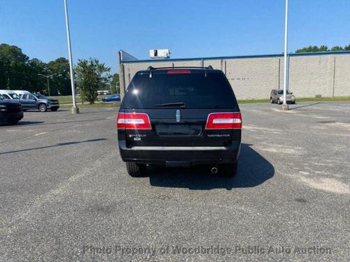Tuxedo Black Metallic 2014 Lincoln Navigator Base