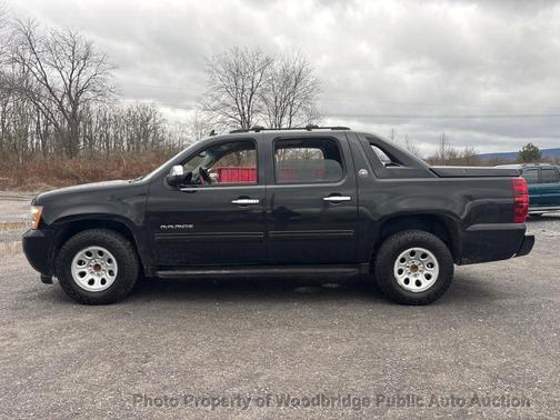 Black 2013 Chevrolet Avalanche LS