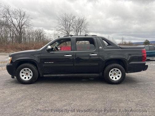 Black 2013 Chevrolet Avalanche LS