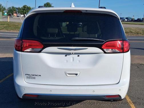 Bright White Clearcoat 2017 Chrysler Pacifica Touring-L