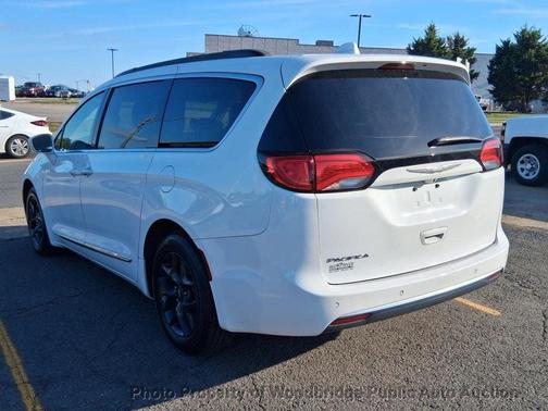 Bright White Clearcoat 2017 Chrysler Pacifica Touring-L