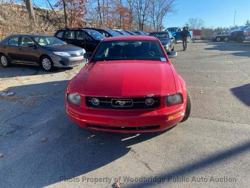 2007 Ford Mustang Deluxe