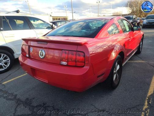 2007 Ford Mustang Deluxe