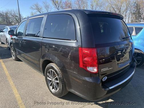Black Onyx Crystal Pearlcoat 2017 Dodge Grand Caravan SXT