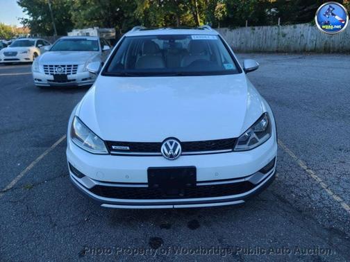 Pure White 2017 Volkswagen Golf Alltrack TSI SE