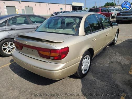 Gold 2002 Saturn SL SL2