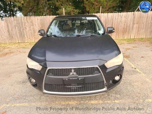 Labrador Black Pearl 2010 Mitsubishi Outlander GT