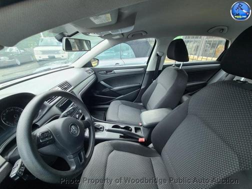 Blue 2012 Volkswagen Passat 2.5 S