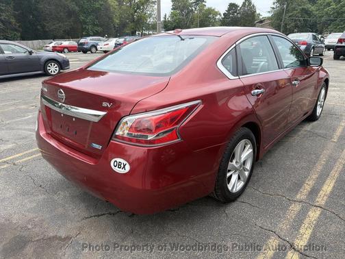 Red 2014 Nissan Altima