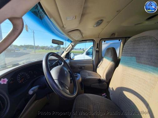 Oxford White Clearcoat 2003 Ford E150