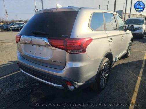 2018 Mitsubishi Outlander ES