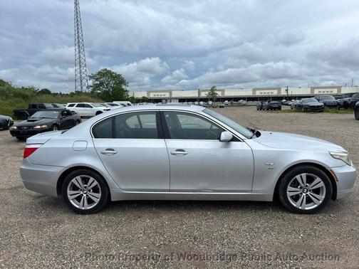 Silver 2009 BMW 528 xDrive