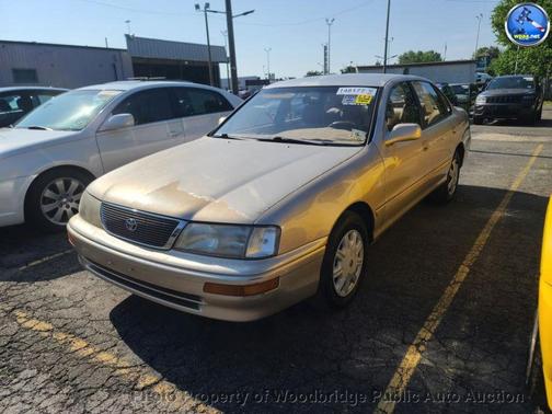 Tan 1995 Toyota Avalon XL