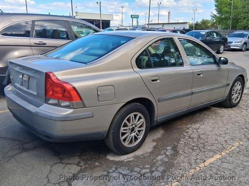 Tan 2004 Volvo S60 2.4T