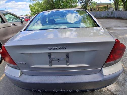 Tan 2004 Volvo S60 2.4T