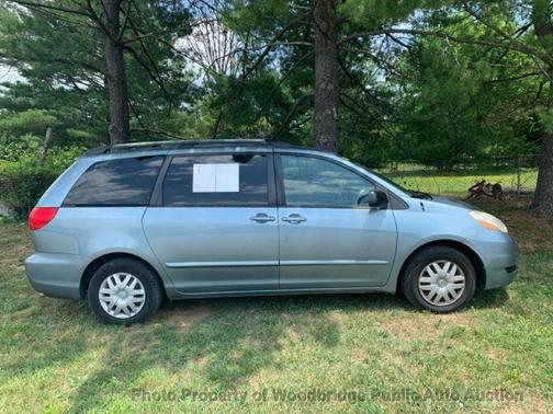 Blue 2007 Toyota Sienna LE