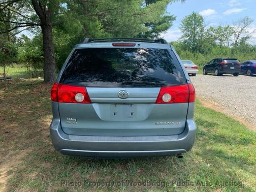 Blue 2007 Toyota Sienna LE