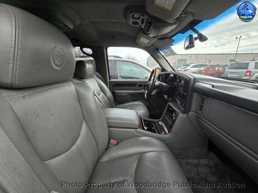 2004 Cadillac Escalade ESV Standard