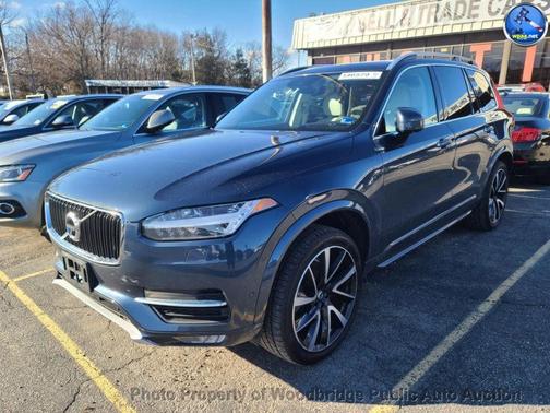 2018 Volvo XC90 T6 Momentum